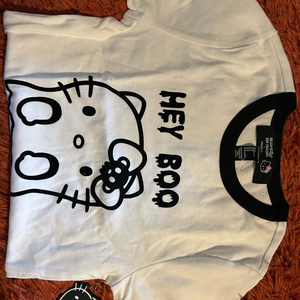 Forever 21 White and Black Short Sleeve Tees